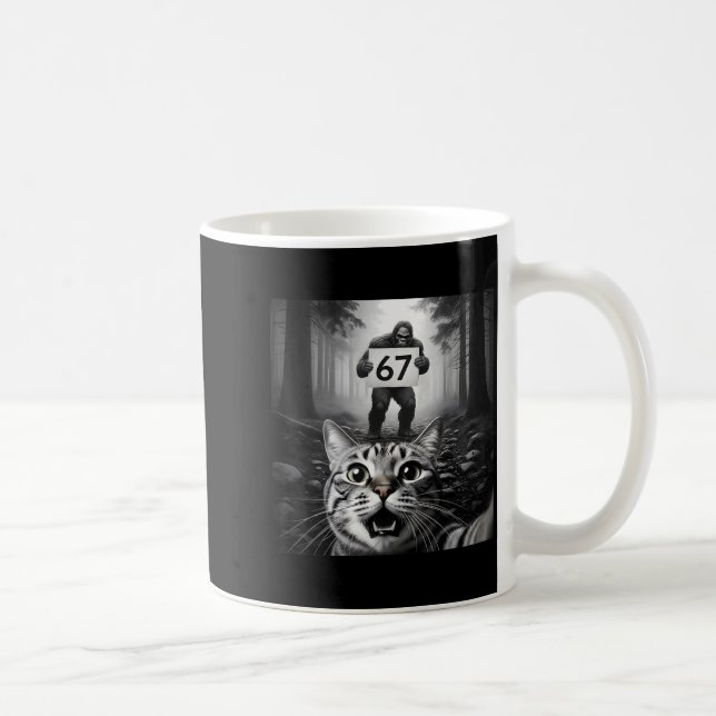 Mug Meme de chat drôle avec Bigfoot 67 Soixante-Sept (Droite)
