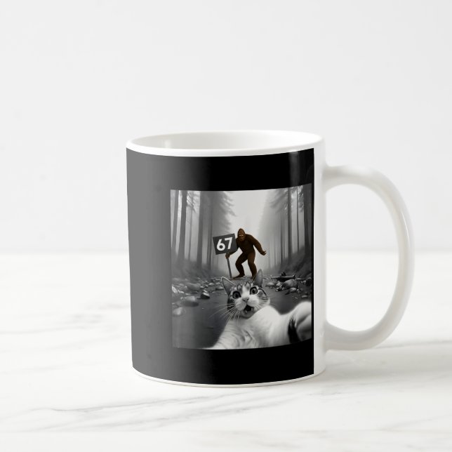 Mug Meme de chat drôle avec Bigfoot 67 soixante-sept S (Droite)