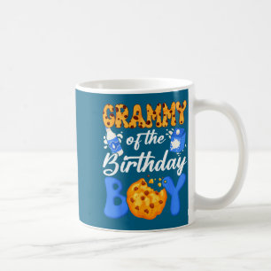 Mug Mémé du garçon du jour de naissance Lait et biscui