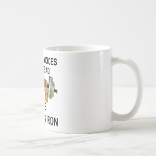 Mug Même les voix dans ma tête pompent le fer