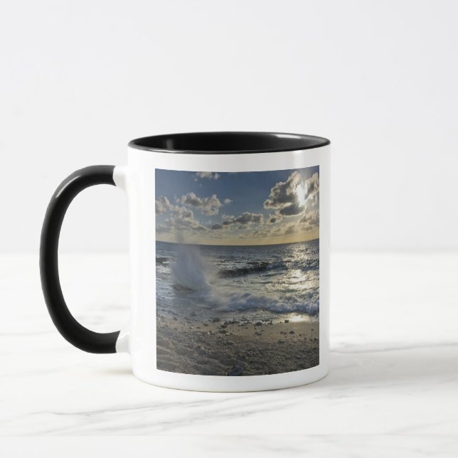Mug Mer des Caraïbes, îles Caïmanes.  Foules écrasante (Gauche)