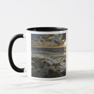 Mug Mer des Caraïbes, îles Caïmanes.  Ondes écrasantes
