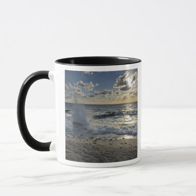 Mug Mer des Caraïbes, Îles Caïmans.  Vagues déferlante (Gauche)