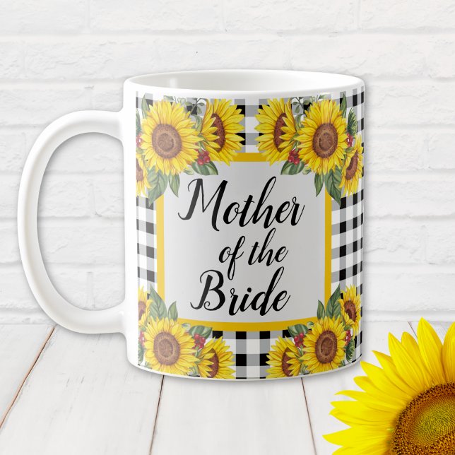 Mug Mère de la mariée gingham tournesols personnalisés (Mother of the Bride personalized Sunflowers and Gingham Bridal Shower Gift Mug)