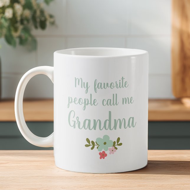 Mug Mes personnes préférées m'appellent Grand-mère (Personalized Mug for Grandma, Nana, Oma, or Gigi!)