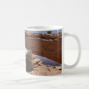 Mug Mesa Arch et Tumbleweed à Canyonlands
