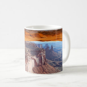 Mug Mesa Arch, Sunrise, Canyonlands National Park Utah