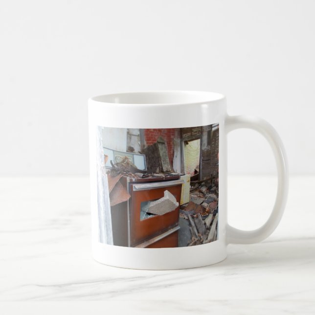 Mug Mess abandonné dans les affaires abandonnées (Droite)