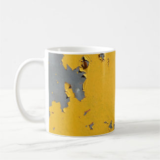 Mug Métal jaune fissuré : texture sale.