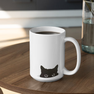 Mug Mignon chat noir qui regarde avec de grands yeux -