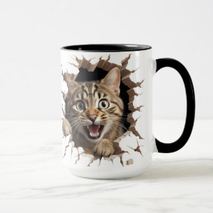 Mug mignon chat regardant du mur