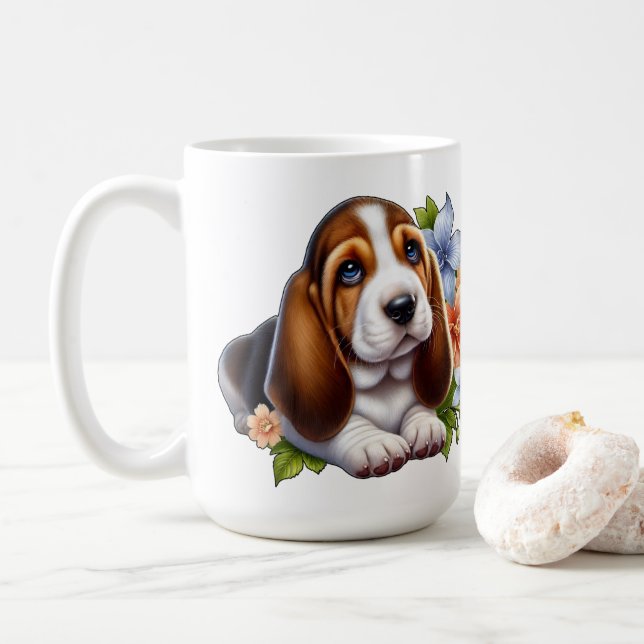 Mug Mignon chiot Basset Hound assis avec des fleurs (Avec donut)