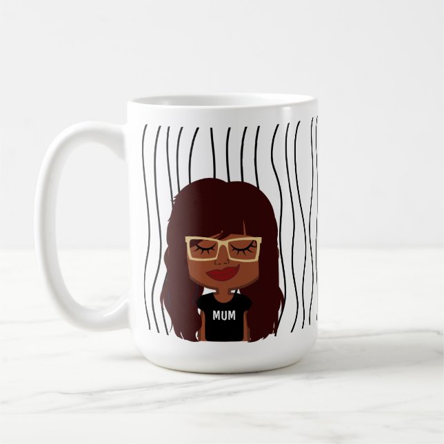 Mug Mignonne Femme Qui Soupçonne A Frappé De La Mug. C (Gauche)