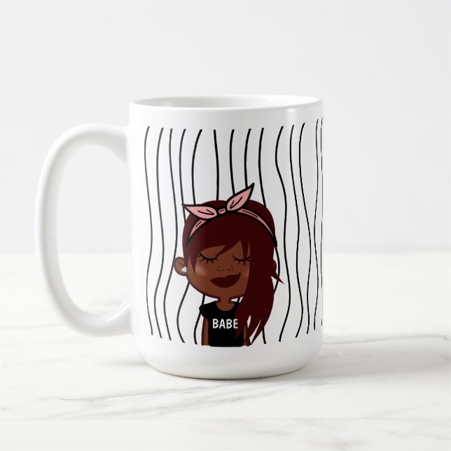 Mug Mignonne Femme Qui Soupçonne A Frappé De La Mug. C (Gauche)