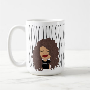 Mug Mignonne Femme Qui Soupçonne A Frappé De La Mug. C