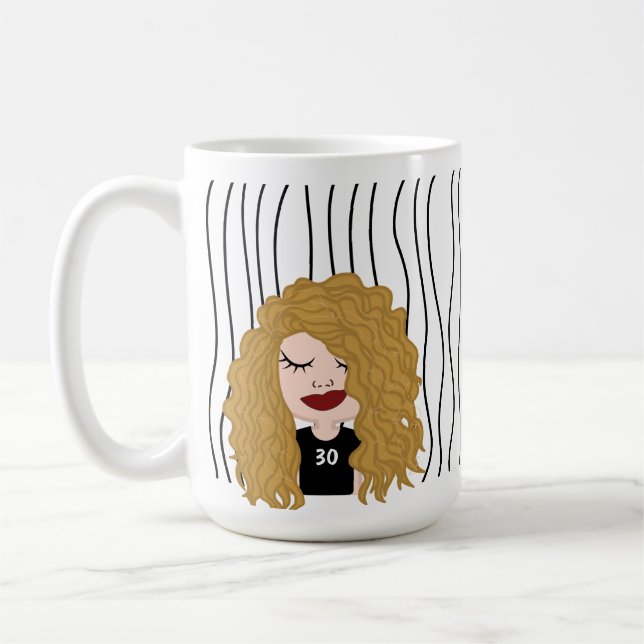 Mug Mignonne Femme Qui Soupçonne A Frappé De La Mug. C (Gauche)