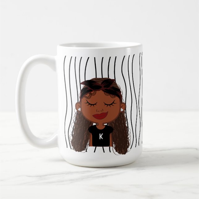 Mug Mignonne Femme Qui Soupçonne A Frappé De La Mug. C (Gauche)