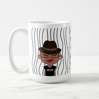 Mug Mignonne Femme Qui Soupçonne A Frappé De La Mug. C