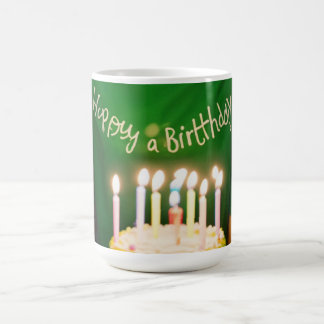 Mug Mignonne fille en chemise verte à son anniversaire