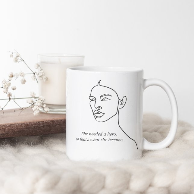 Mug Minimal Noir Elle Est Devenue Un Héros Inspiration (Créateur téléchargé)