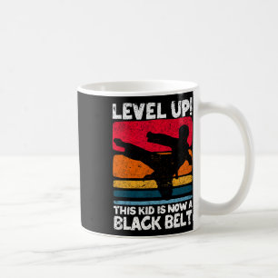 Mug Mise à niveau Ce gamin est maintenant un karaté ce