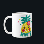 Mug Miss Hawaiian Pineapple<br><div class="desc">Illustration motif de Miss Hawaiian Pineapple inspirée du costume et des accessoires de danseuse de hula hawaïenne tandis que l'ananas est identique aux fruits tropicaux. Utilisez le choix de couleurs vives pour montrer la fraîcheur et l'atmosphère tropicale. L'illustration utilise une technique de peinture à l'aquarelle.</div>