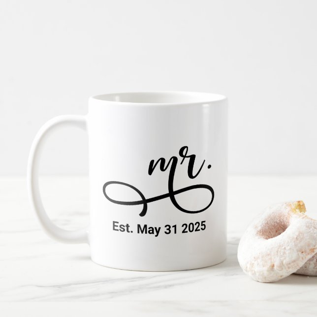 Mug Mme Black Modern Script Personnalisé Mariage Nouve (Avec donut)