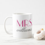 Mug Mme Elegant Hot Pink Mariage personnalisé Monogram<br><div class="desc">Simplement élégante,  Mme tasse à café peut être personnalisée son nom de famille. Fait un cadeau unique pour la mariée d'être mariée ou récemment mariée ! Des couleurs chaudes rose et gris charbon de bois peuvent être customisées.</div>
