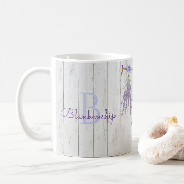 Mug Modèle de monogramme à fleurs de lavande rustique (Avec donut)