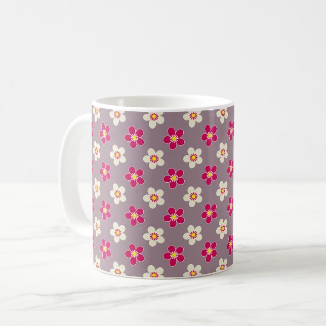 Mug Modèle floral de pourpre et de fleurs blanches sur (Devant gauche)