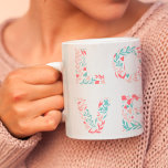 Mug Moderne éditable pastel floral love 2 grille photo<br><div class="desc">Moderne éditable pastel floral love 2 grille photo,  célébrer la Saint-Valentin ou toute occasion avec cet amour de script floral dessiné à la main. Ajoutez vos 2 photos préférées. Toutes les couleurs d'éléments sont modifiables,  il suffit de cliquer sur customiser plus loin et de sélectionner le calque à modifier.</div>