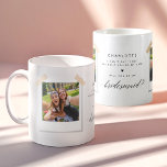 Mug Moderne Serez-Vous Ma Servante D'Épouse ? Collage<br><div class="desc">Cette tasse à café moderne "Will You Be My Bridesmaid ?" présente un magnifique collage photo avec un design calligraphique noir et blanc. Parfait pour une proposition de femme de chambre d'hôte sincère, cette tasse personnalisée présente des photos de style Polaroïde et ajoute une touche unique à votre invitation à...</div>