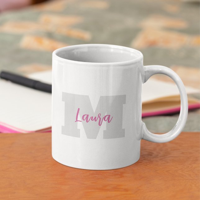 Mug Moderne Simple Nom Monogramme Personnalisé (Modern monogram simple custom coffee mug.)