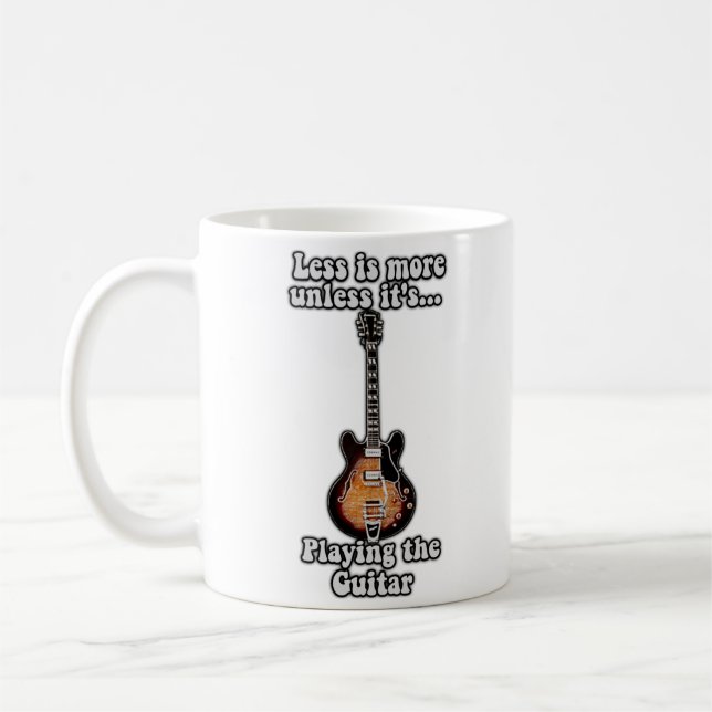 Mug Moins c'est plus, sauf s'il s'agit de jouer de la  (Gauche)