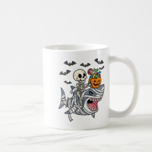 Mug Momie de requin à cheval sur un squelette Hallowee