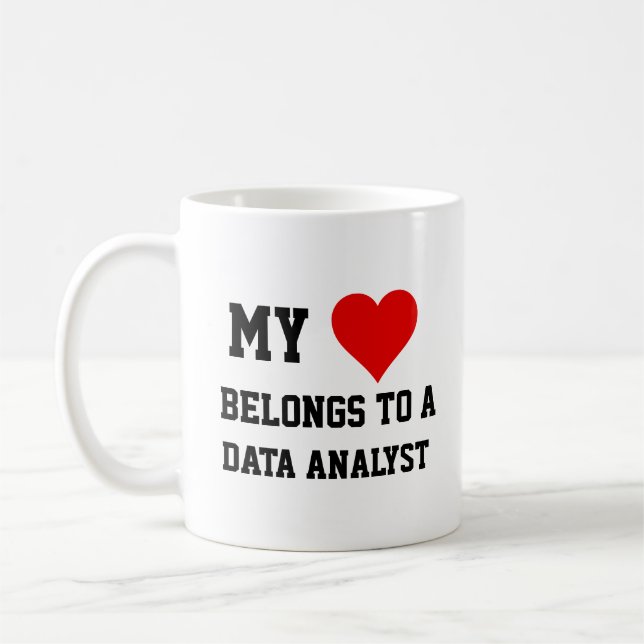 Mug Mon appartient à un analyste de données  (Gauche)