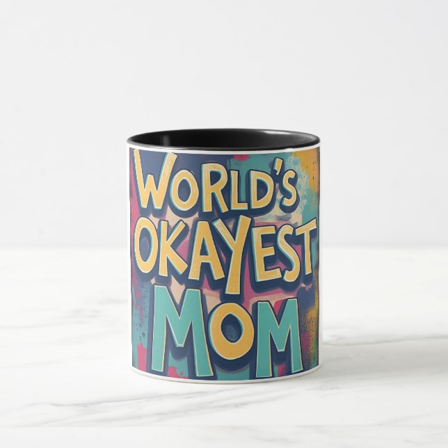 Mug Mondes amusants Okayest Maman Fête des mères color (Centre)