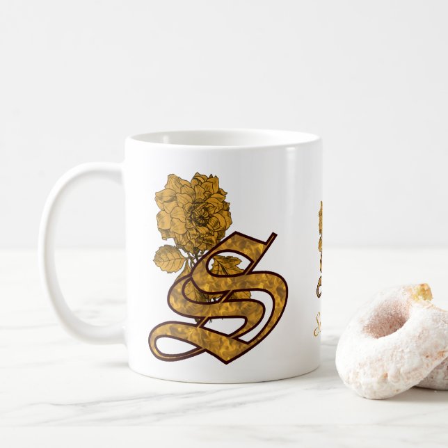 Mug Monogram Initial S Elegant Gold Peony Personalized (Avec donut)
