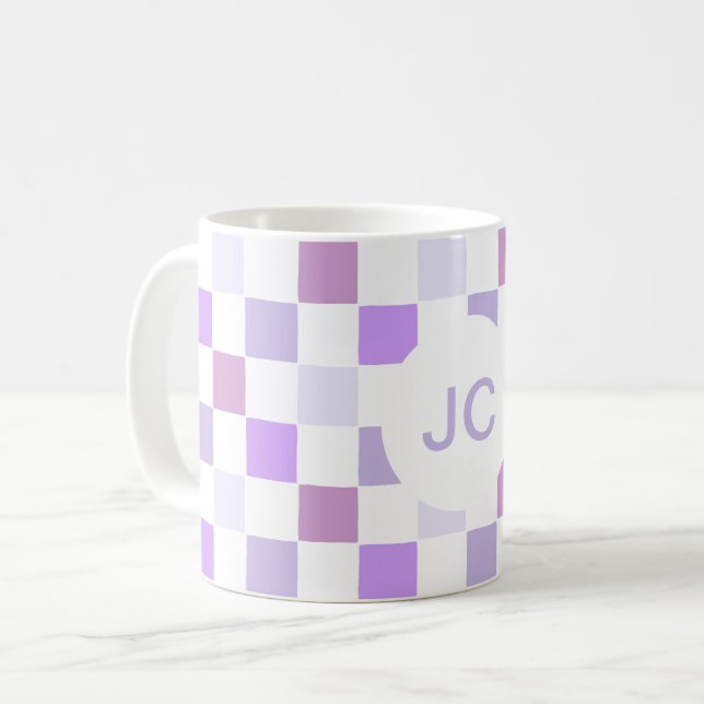 Mug Monogramme à carreaux violet lavande Moderne Simpl (Devant gauche)
