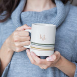 Mug Monogramme à rayures rétro chic<br><div class="desc">Un design minimaliste monogramme avec de grandes initiales typographiques dans une police classique avec votre nom ci-dessous et des rayures chic rétro couleur arc-en-ciel. Ajoutez votre libellé personnalisé à cette conception à l'aide des cases "Modifier ce modèle de conception" situées à droite de l'élément ou cliquez sur le bouton bleu...</div>