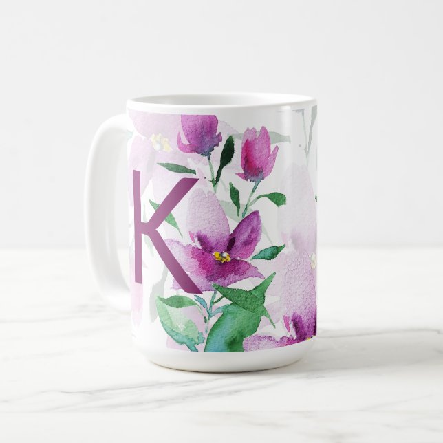 Mug Monogramme aquarelle de fleurs sauvages violettes (Devant gauche)