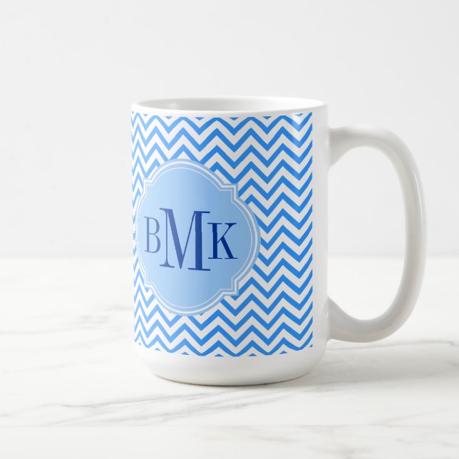Mug Monogramme bleu de motif de zigzag de Chevron (Droite)