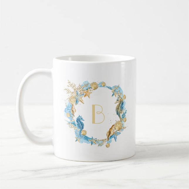 Mug Monogramme bleu d'or de mer et de plage (Gauche)