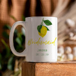 Mug Monogramme citron<br><div class="desc">Inspiré par les citrons frais et l'été,  cette tasse de fête nuptiale est parfaite pour votre mariage d'inspiration citron.</div>