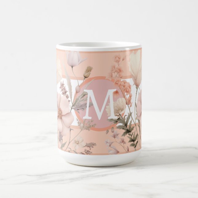 Mug Monogramme de belles fleurs sauvages rose et pêche (Centre)