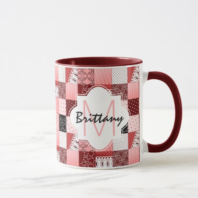 Mug Monogramme de corail et rouge de conception (Droite)
