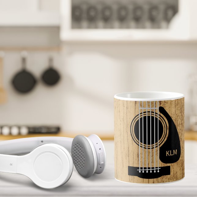 Mug Monogramme de guitare acoustique en bois vieilli (Créateur téléchargé)