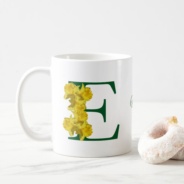 Mug Monogramme de jonquille initiale E personnalisé (Avec donut)