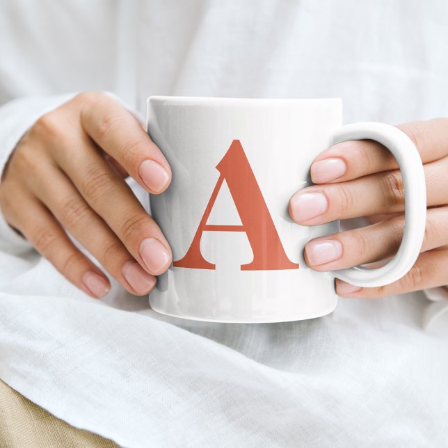 Mug Monogramme de lettre initiale Terracotta moderne é (Créateur téléchargé)