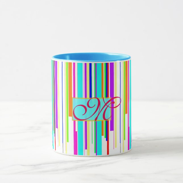 Mug Monogramme de motif "de rayures multicolores" de (Centre)
